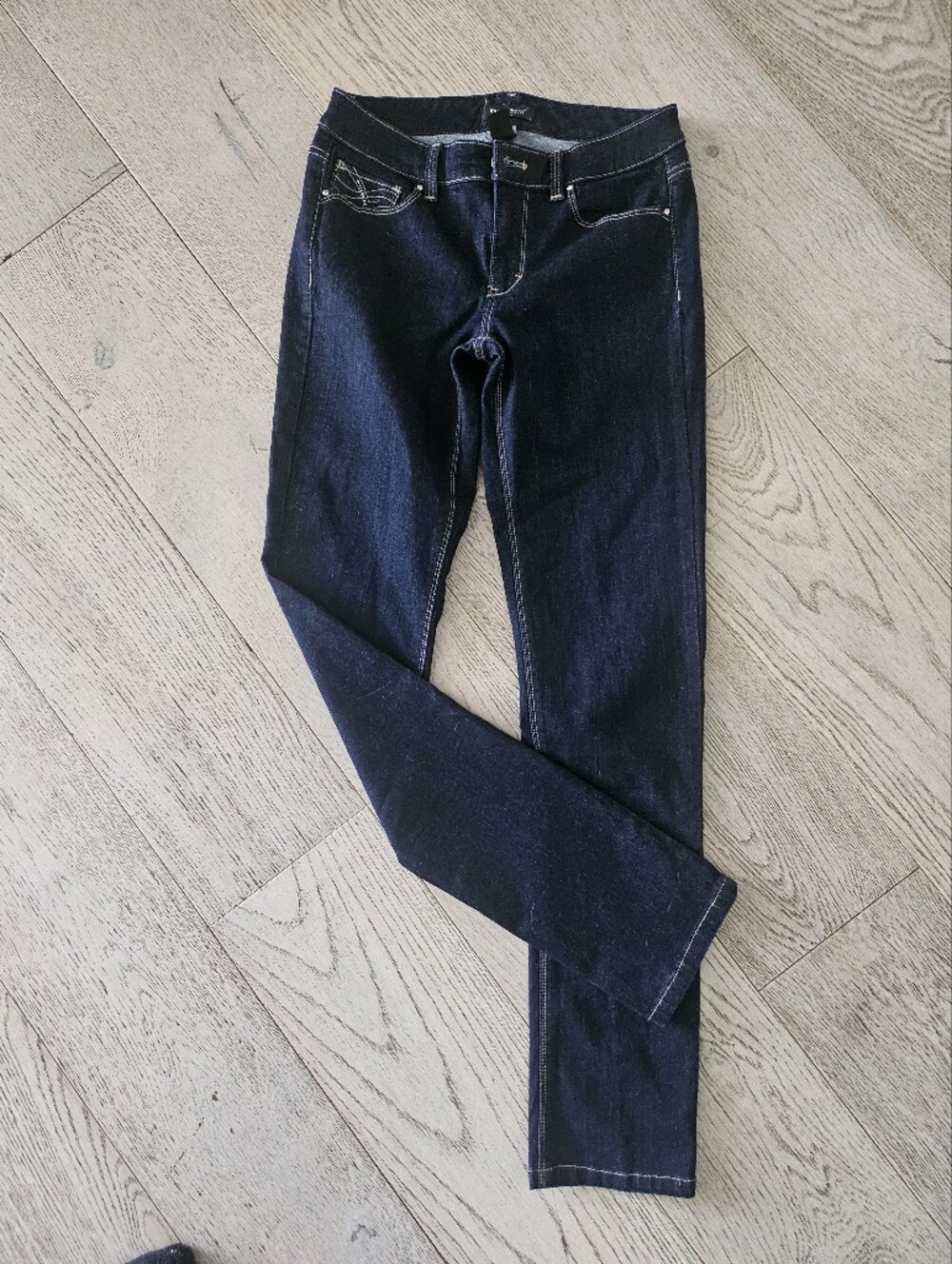 White House Black Market Blanc Slim Leg Jeans 4R Dark Wash Stretch NWOT